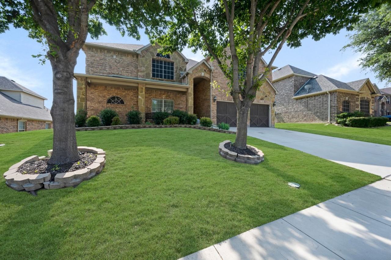 4816 King Harbor Ct - Photo 3 of 11