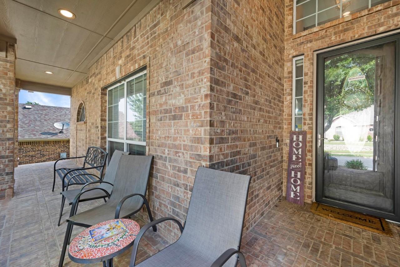 4816 King Harbor Ct - Photo 4 of 11