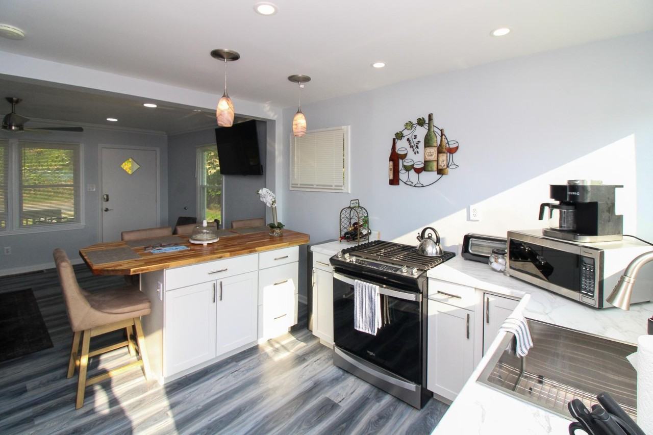 545 College St - Photo 7 of 11