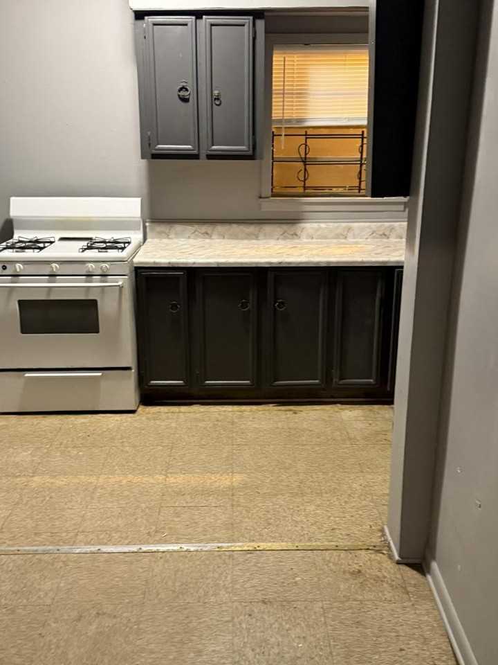 1224 Robinson Street - Photo 3 of 5