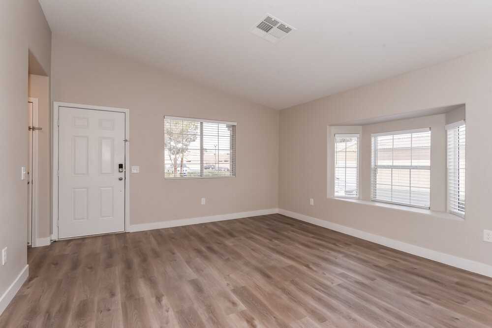 5225 Panguitch Dr - Photo 5 of 16
