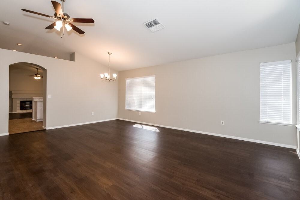 5213 Sequin Dr - Photo 2 of 14