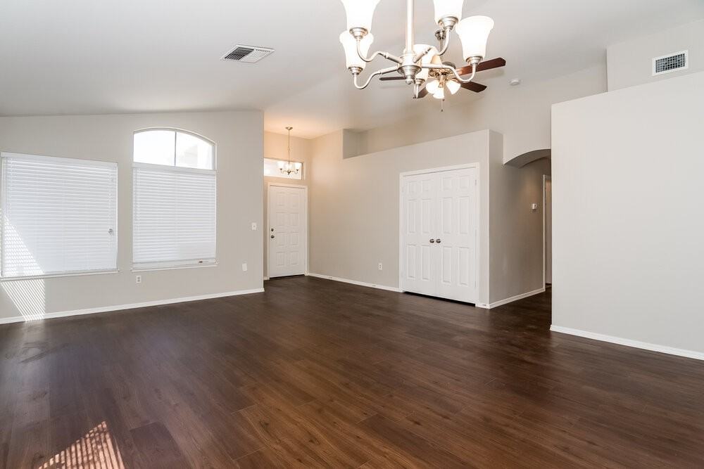 5213 Sequin Dr - Photo 5 of 14