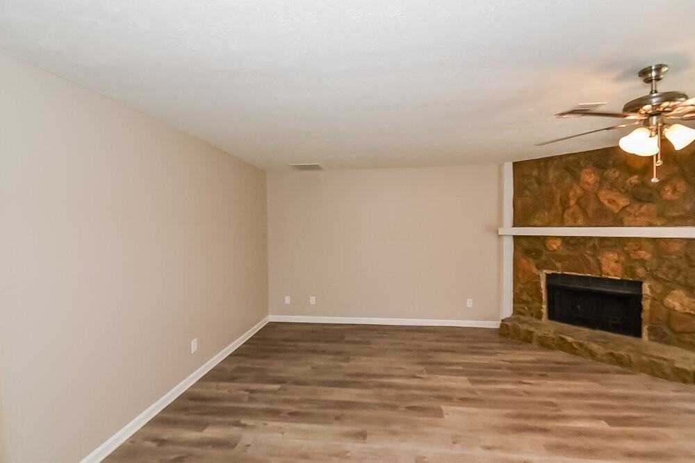 306 River Chase Dr - Photo 4 of 13