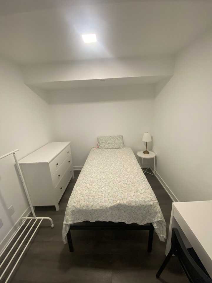 609 Sherbourne Street - Photo 2