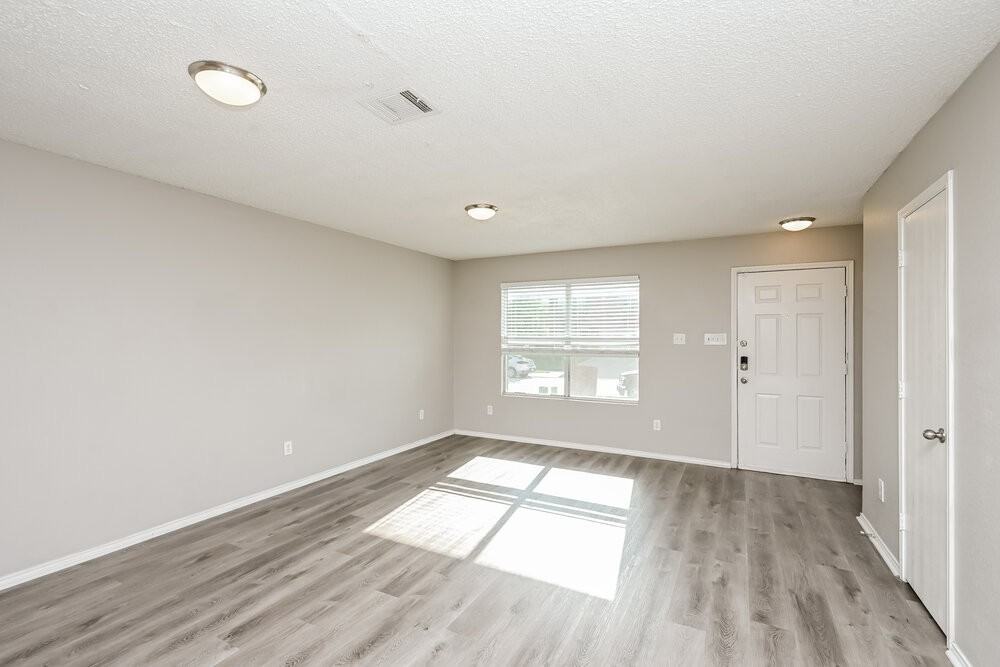 8304 Cutter Hill Ave - Photo 4 of 19