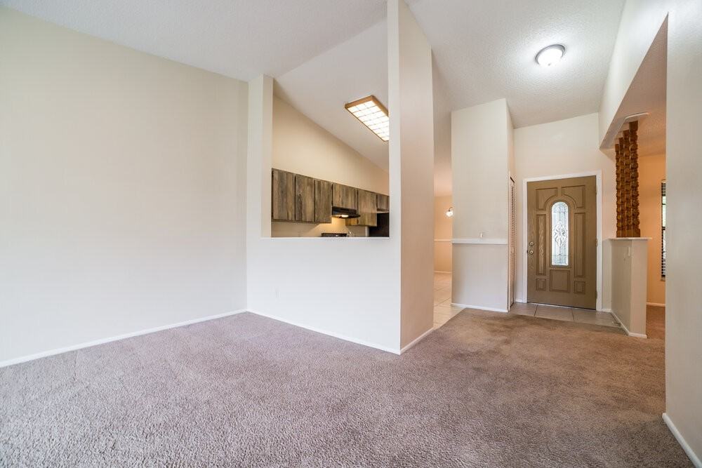 1029 Wainright Dr - Photo 3 of 15