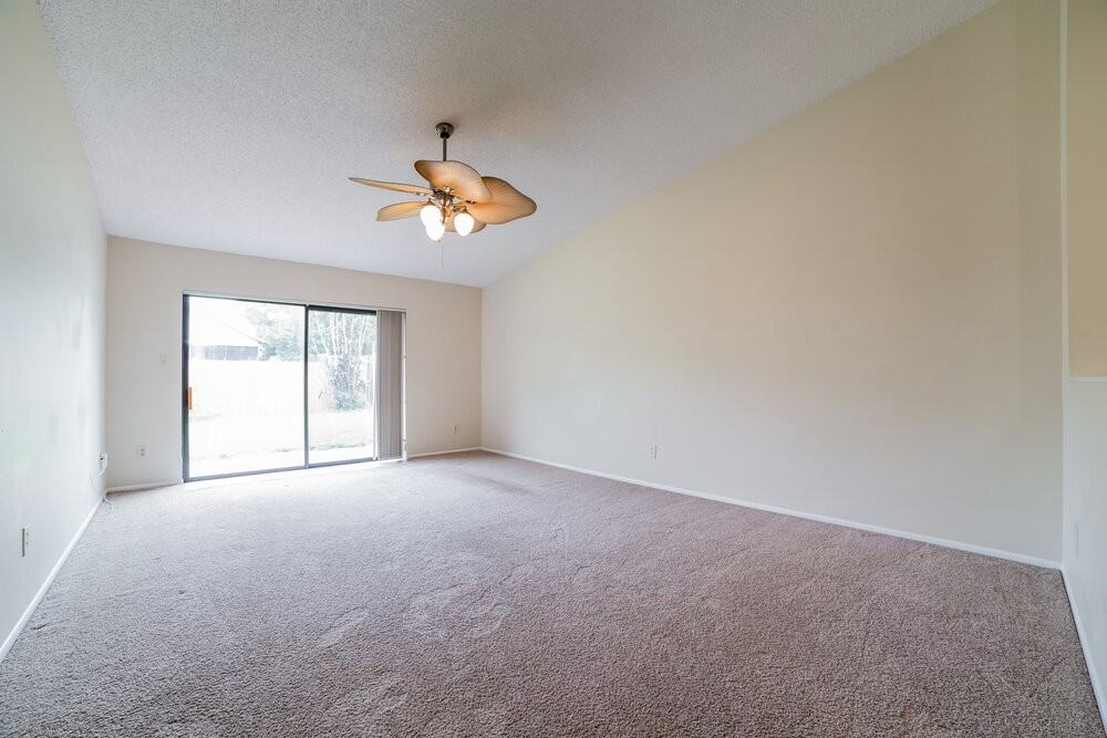 1029 Wainright Dr - Photo 5 of 15