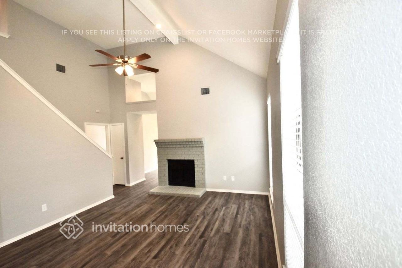 6929 Driffield Cir - Photo 4 of 17