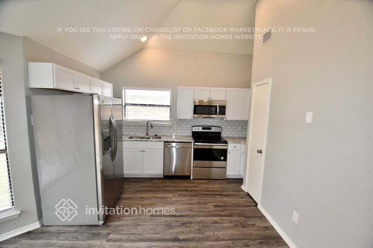 6929 Driffield Cir - Photo 6 of 17