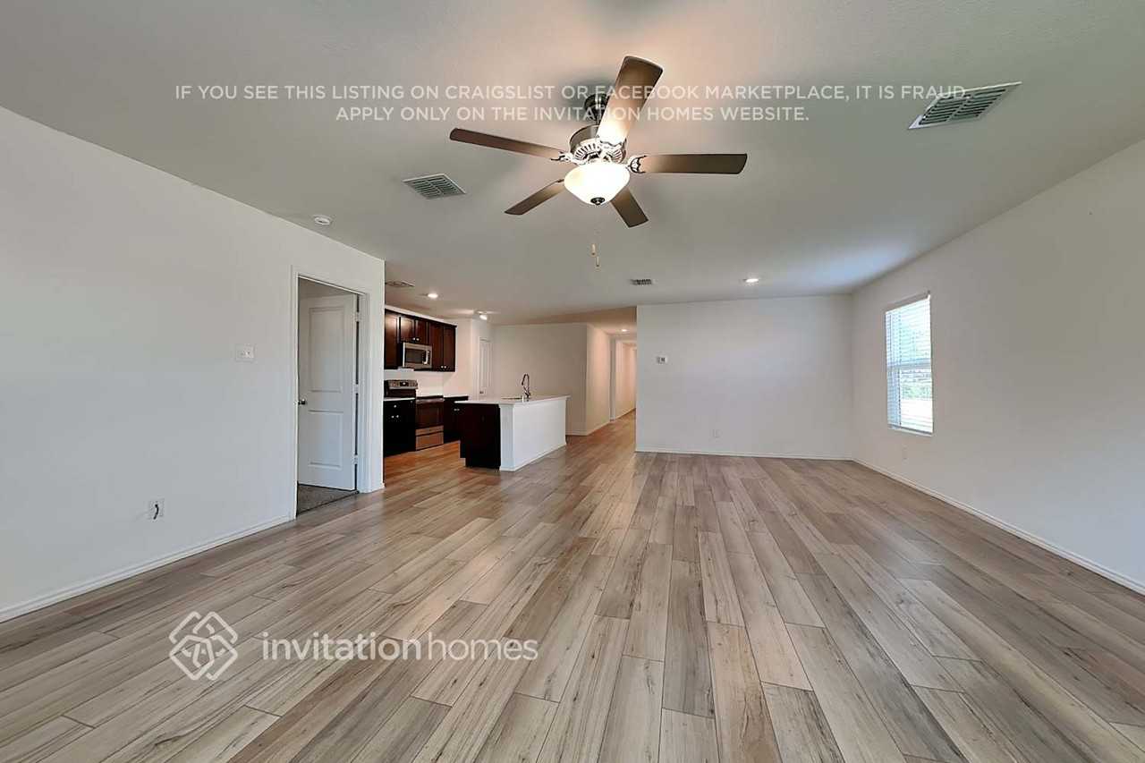 10527 Sewell Cir - Photo 3 of 18
