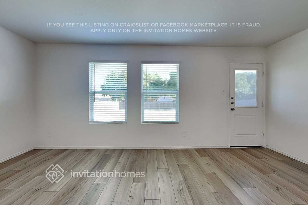 10527 Sewell Cir - Photo 4 of 18