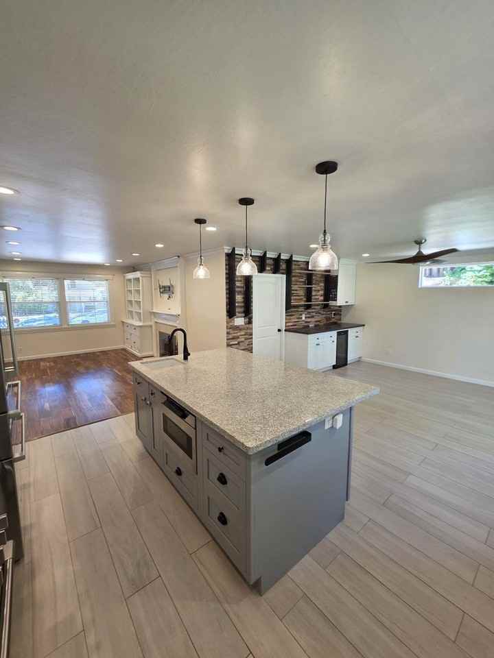 1317 Sherwood Dr - Photo 5 of 50