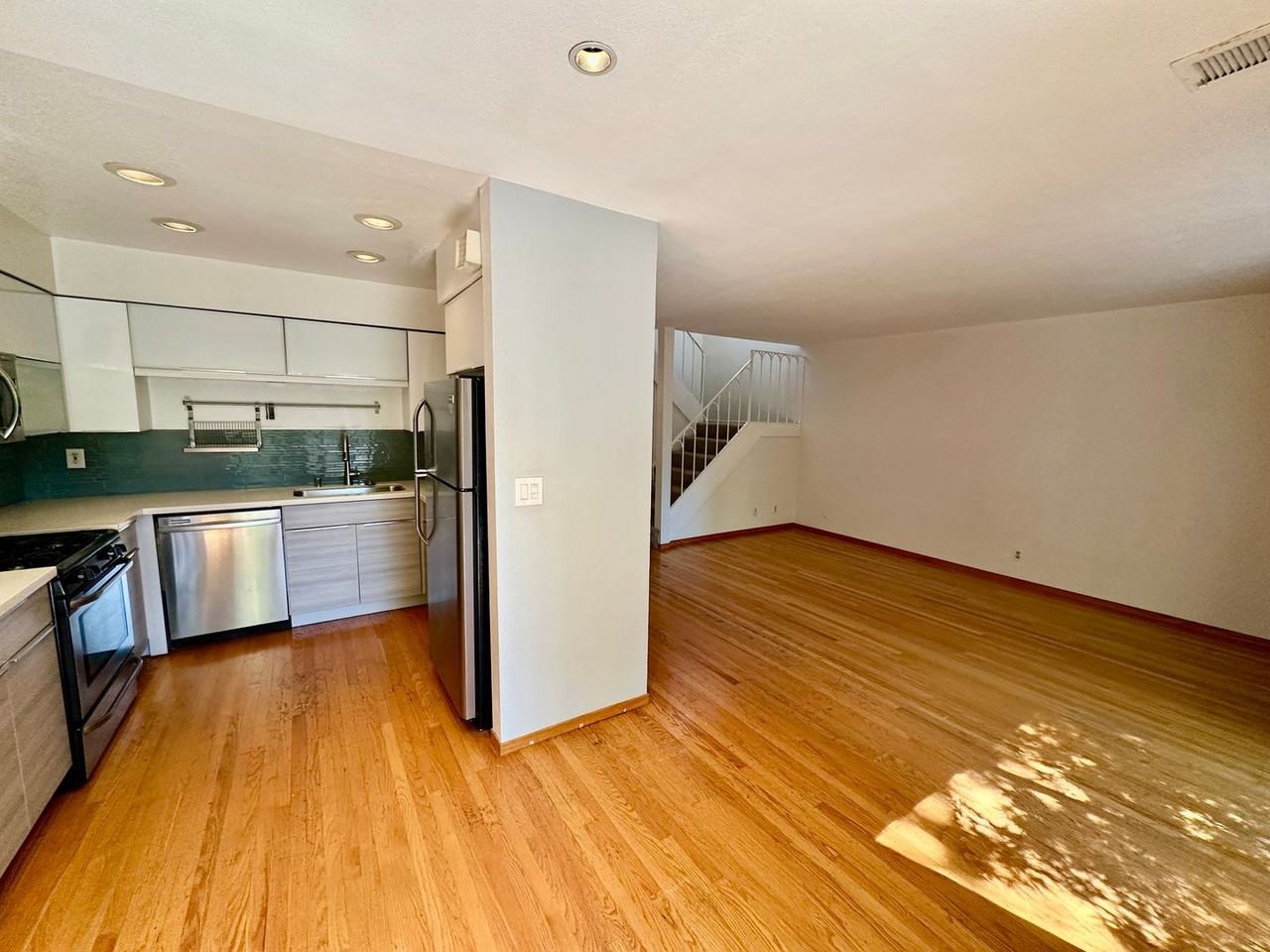 454 Poppy Pl - Photo 4 of 14