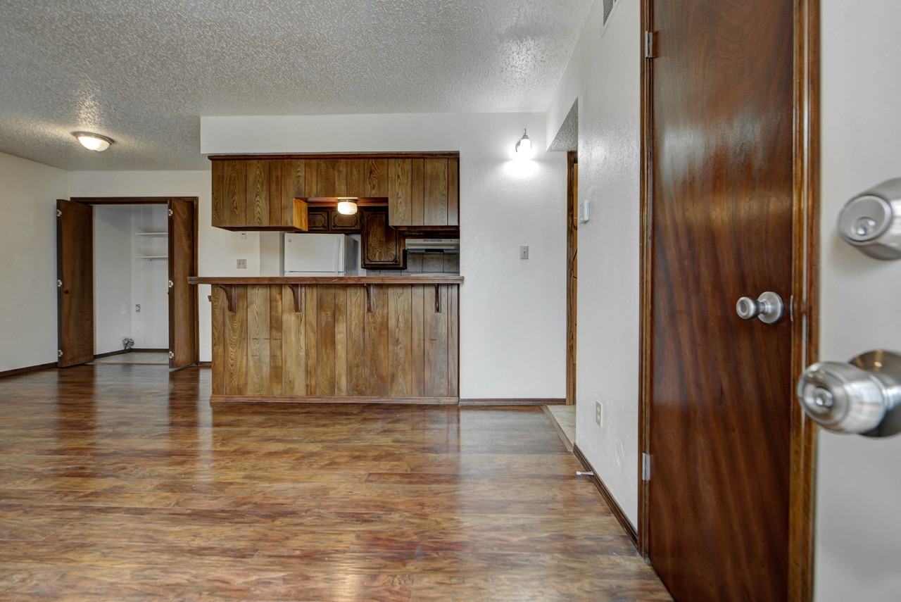 1315 Glen Oaks Ct #4 - Photo 2 of 32
