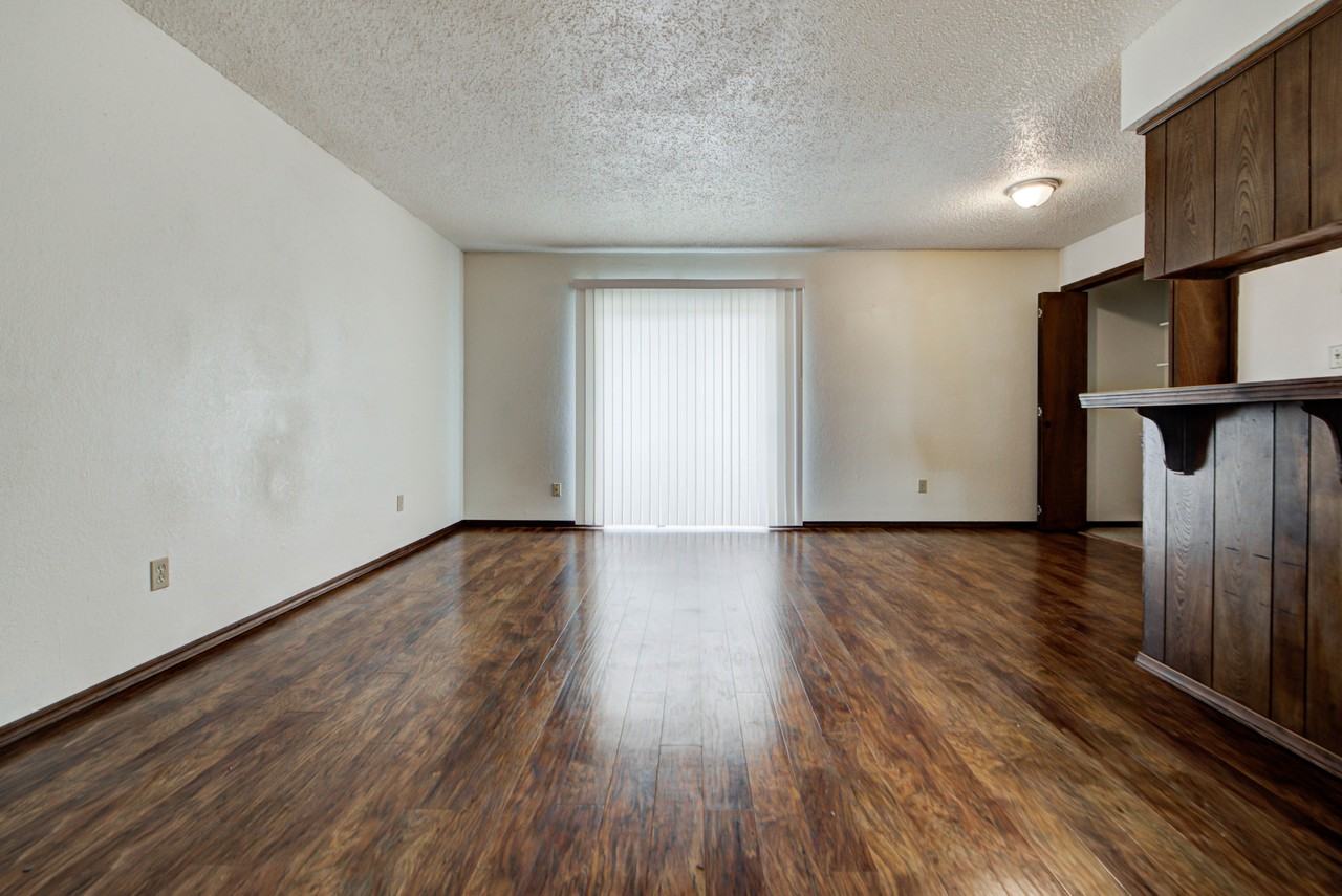 1315 Glen Oaks Ct #4 - Photo 4 of 32