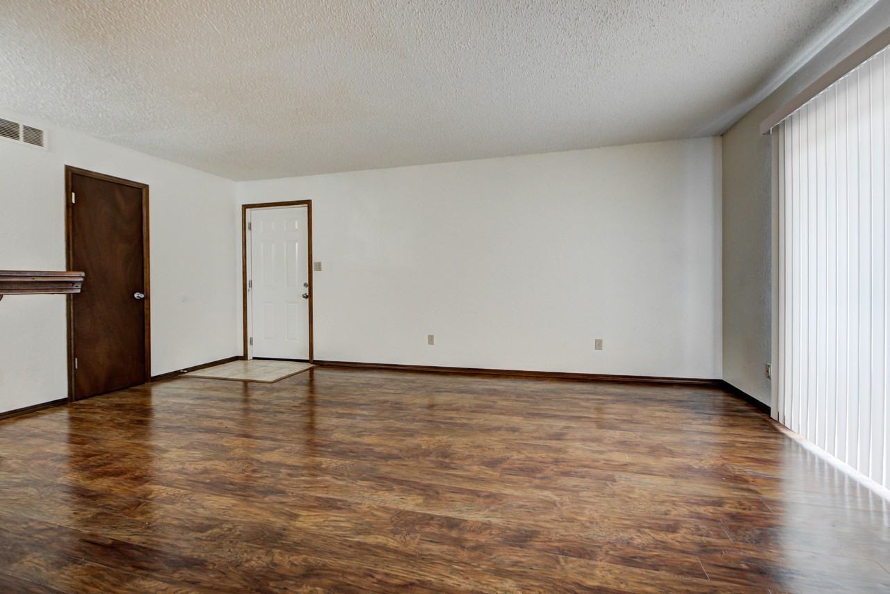 1315 Glen Oaks Ct #4 - Photo 6 of 32