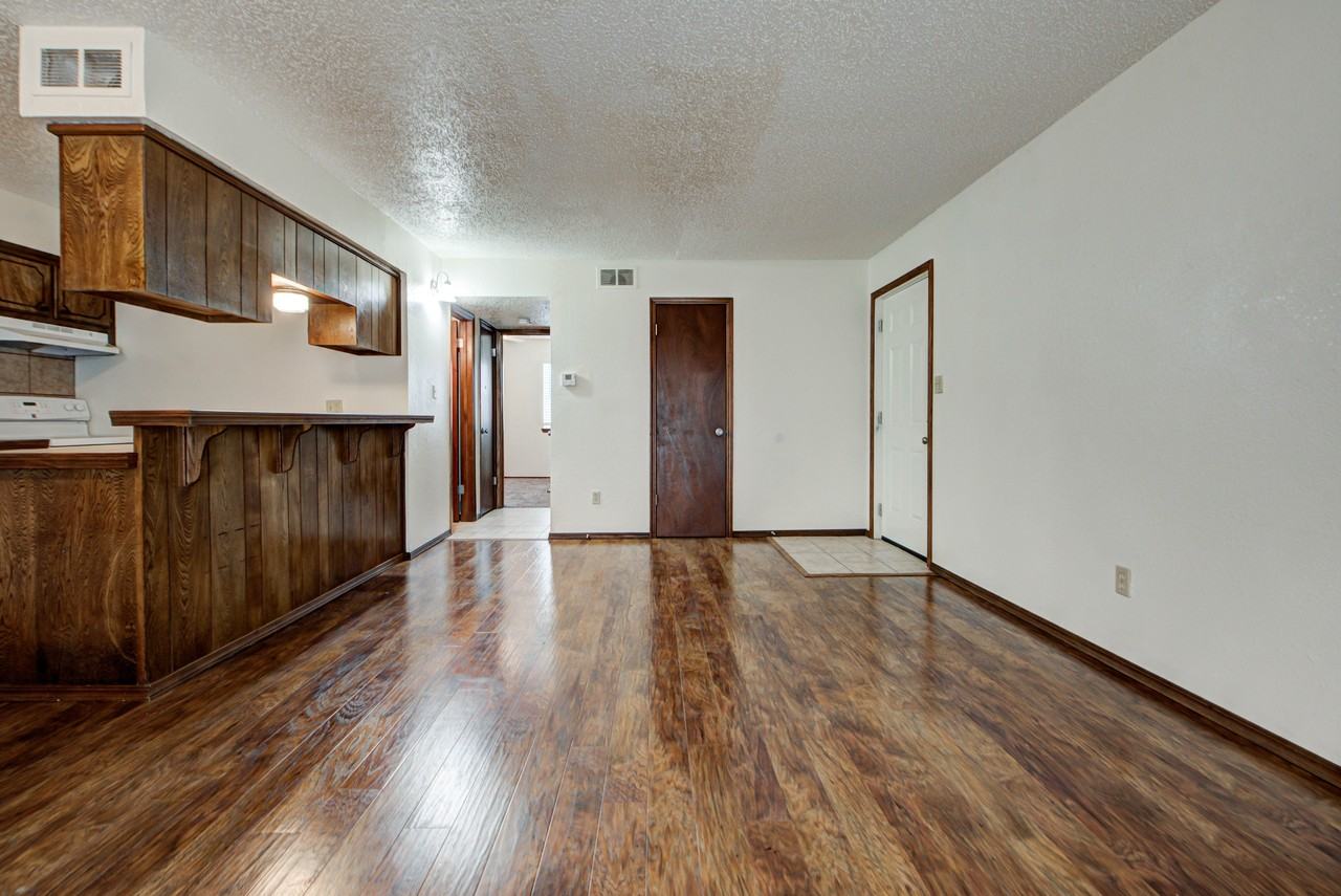 1315 Glen Oaks Ct #4 - Photo 7 of 32