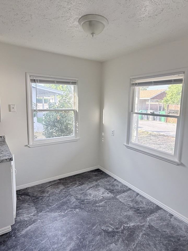 24448 Myers Ave - Photo 5 of 9