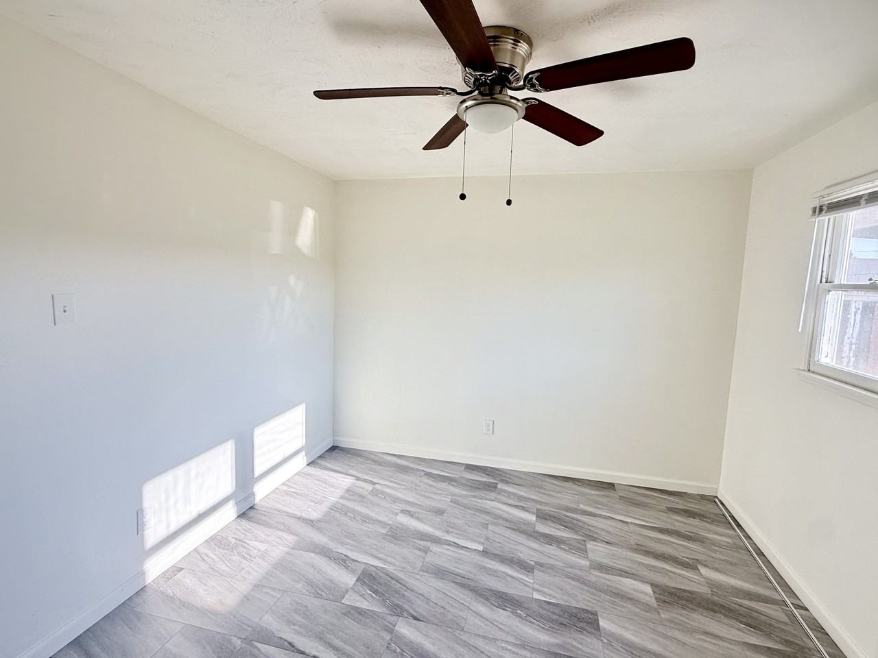 24452 Myers Ave - Photo 6 of 13