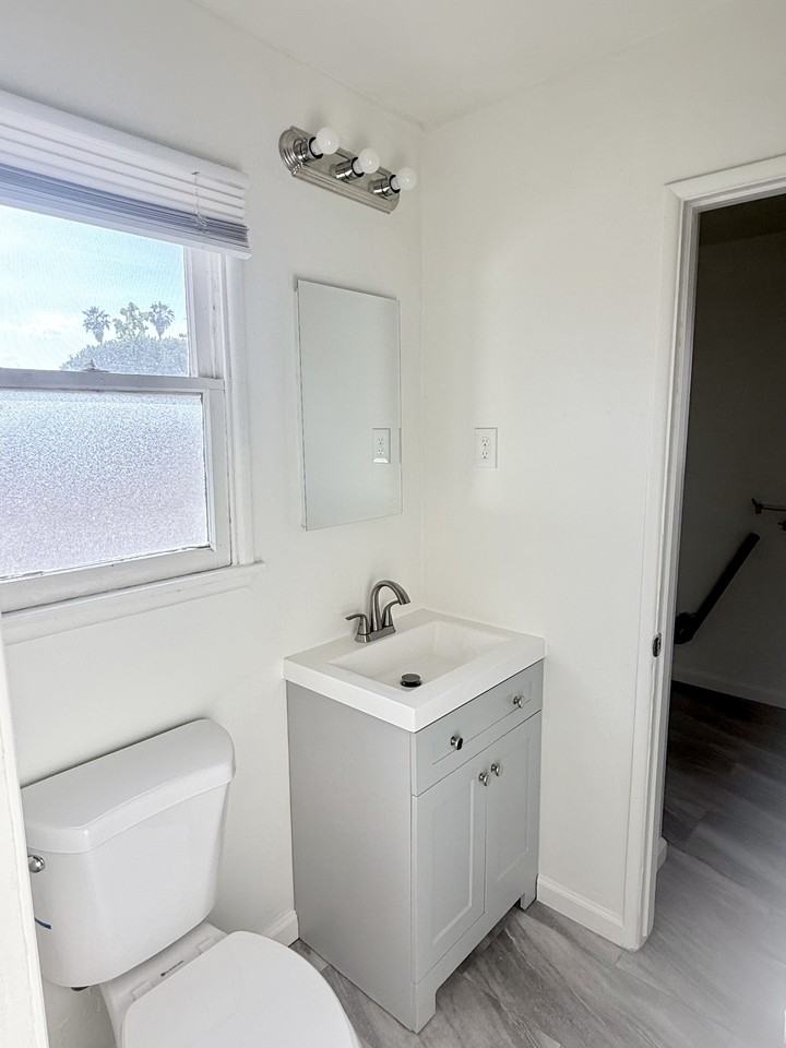 24452 Myers Ave - Photo 7 of 13