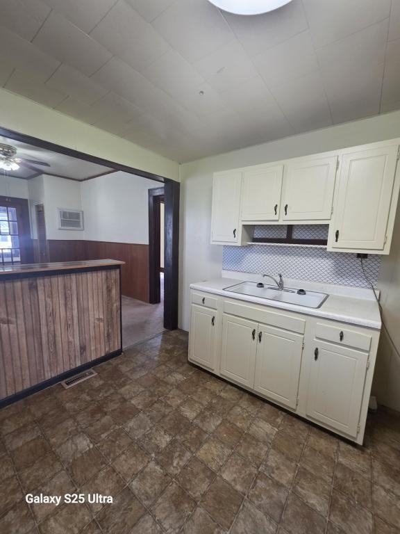 1027 S Bell St - Photo 2 of 14