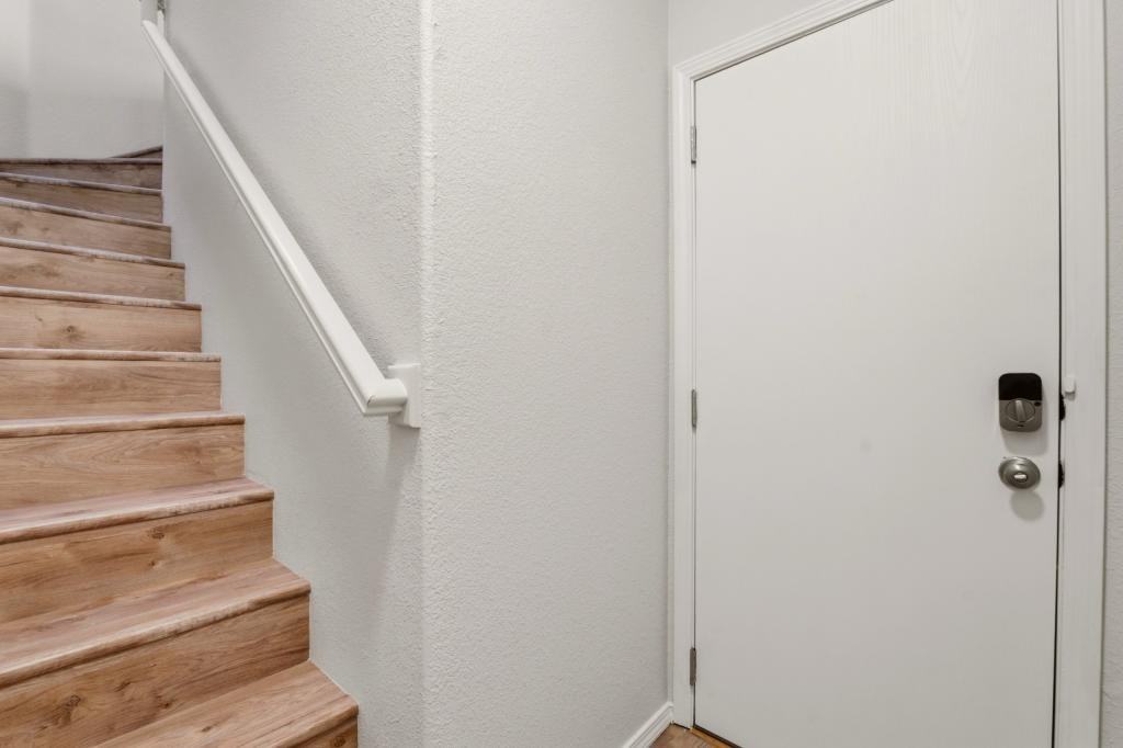 5239 Molokai Ave Ne - Photo 3 of 22
