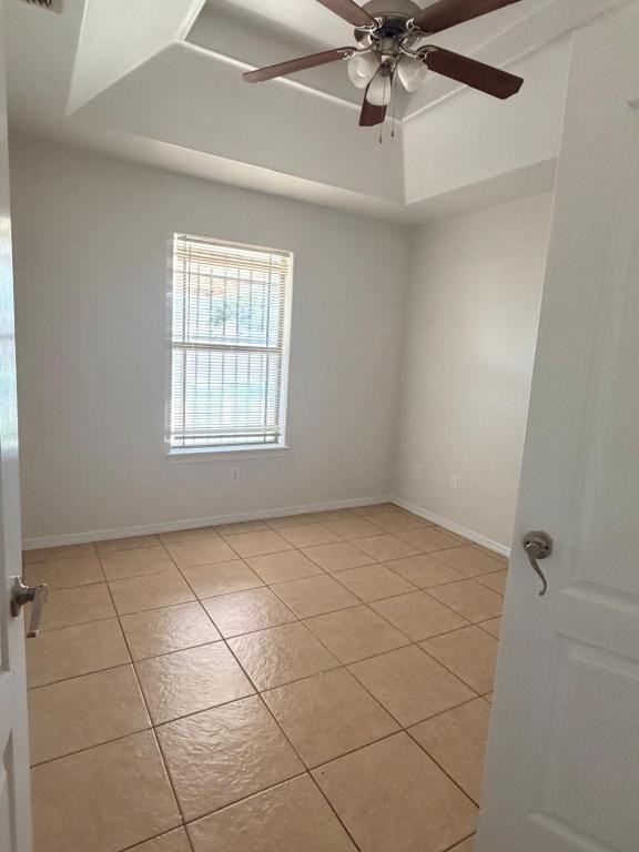 803 W Emerald Dr Apt D - Photo 4 of 5