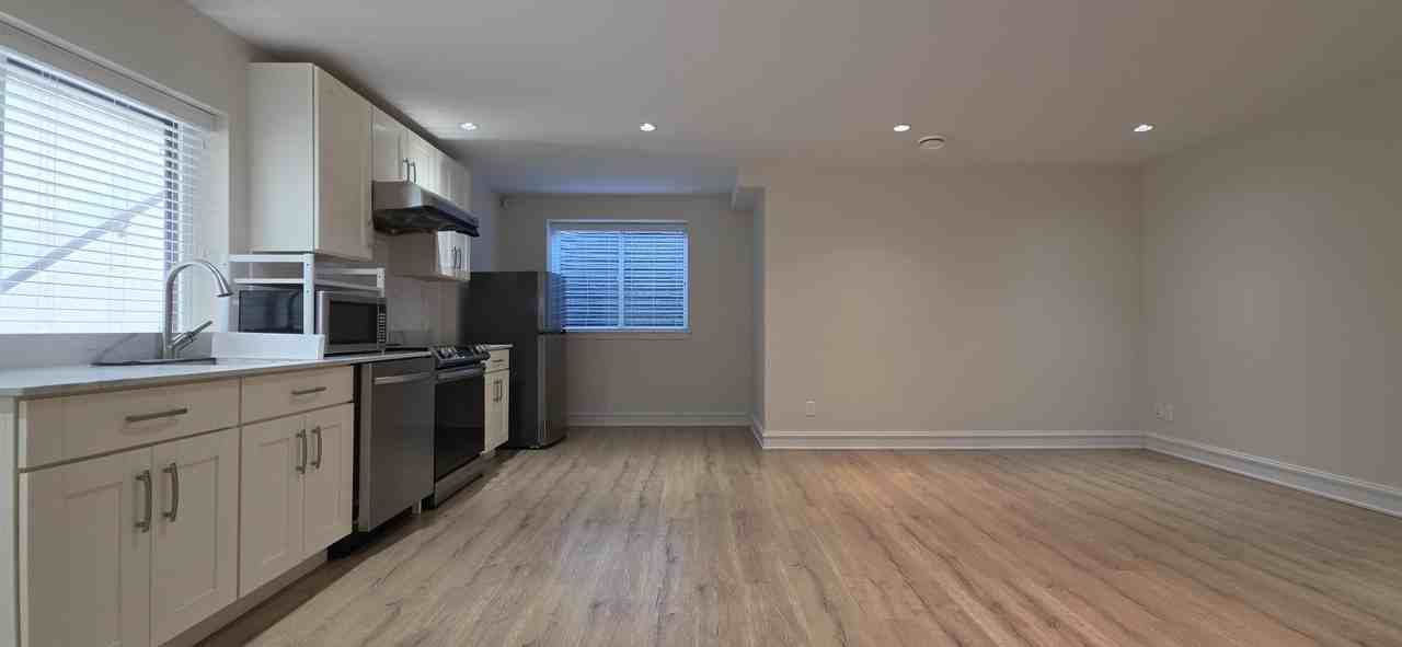 12973 15A Avenue - Photo 5 of 11