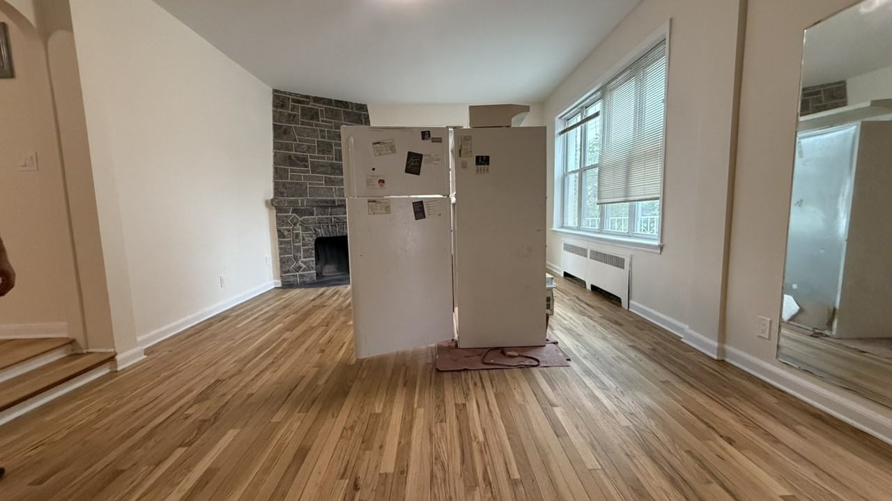 1082 Mace Ave - Photo 3 of 10