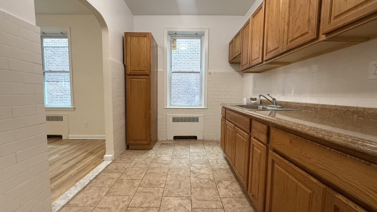 1082 Mace Ave - Photo 2 of 10