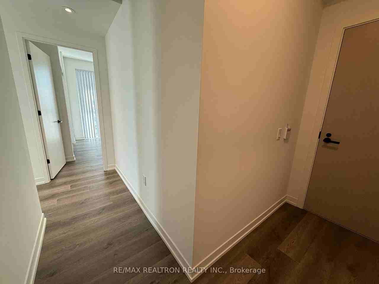 8 Interchange Way - Photo 6