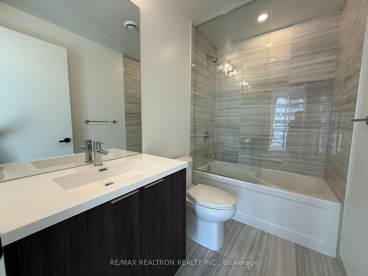 8 Interchange Way - Photo 7