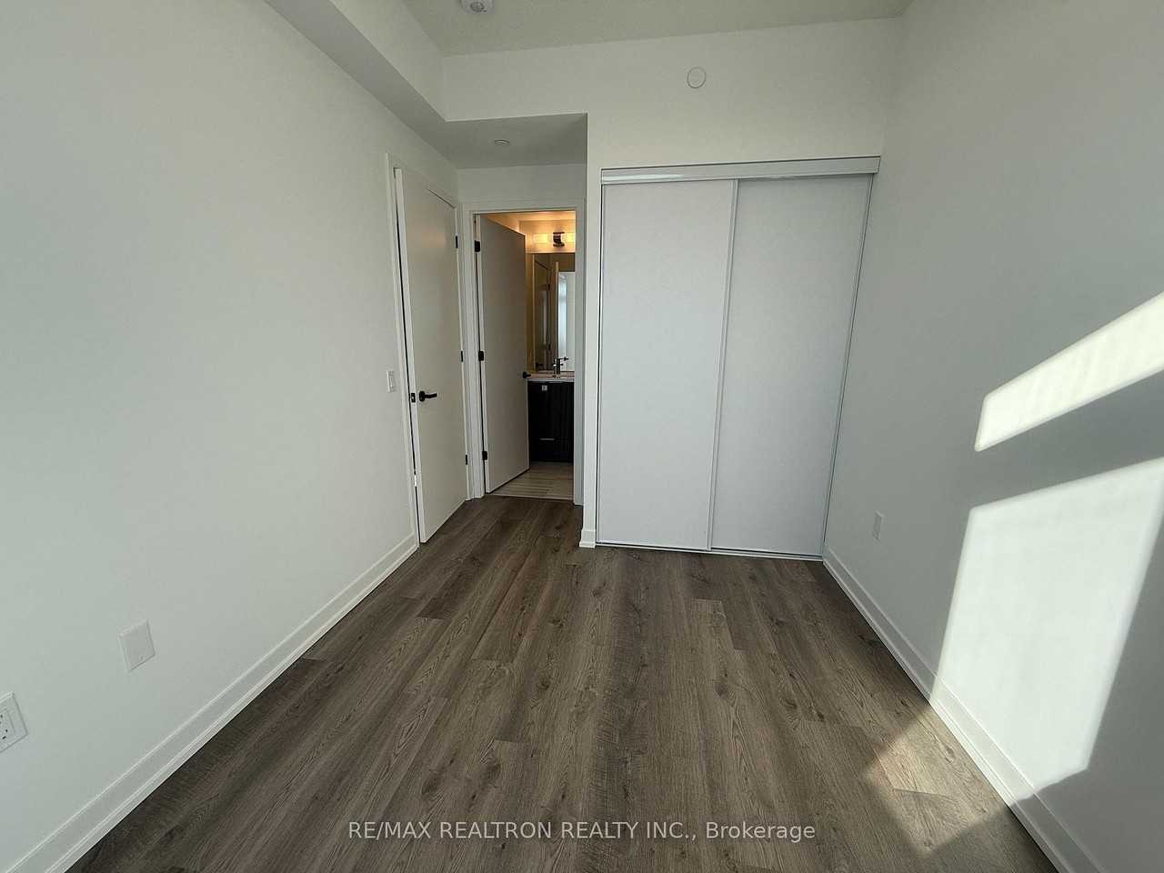8 Interchange Way - Photo 9