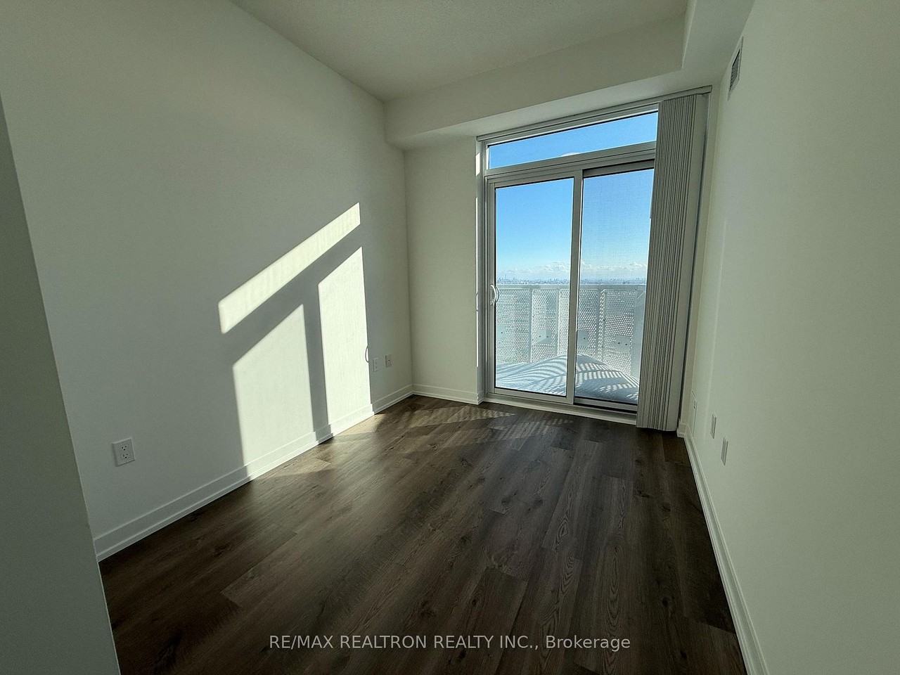 8 Interchange Way - Photo 10