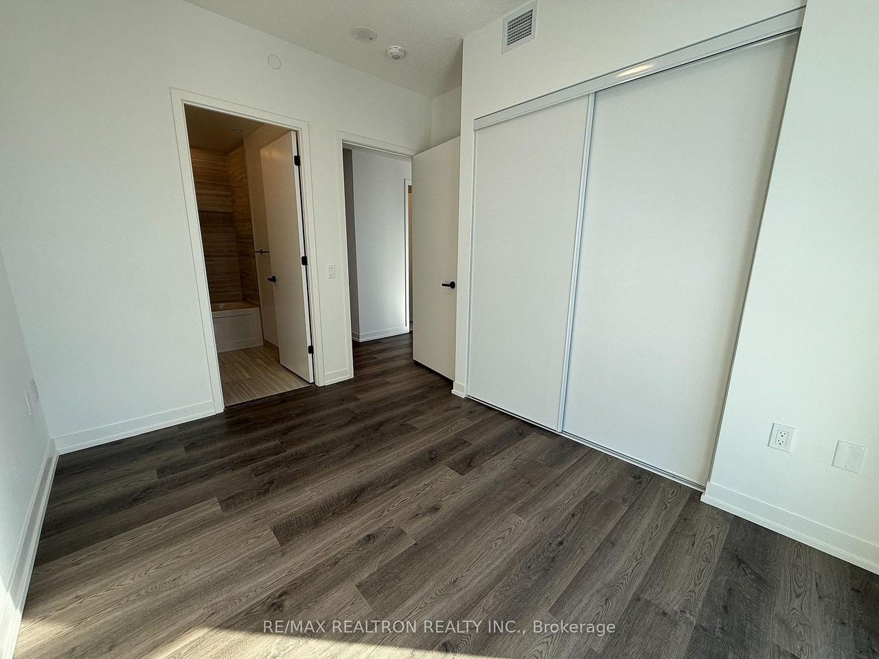 8 Interchange Way - Photo 11