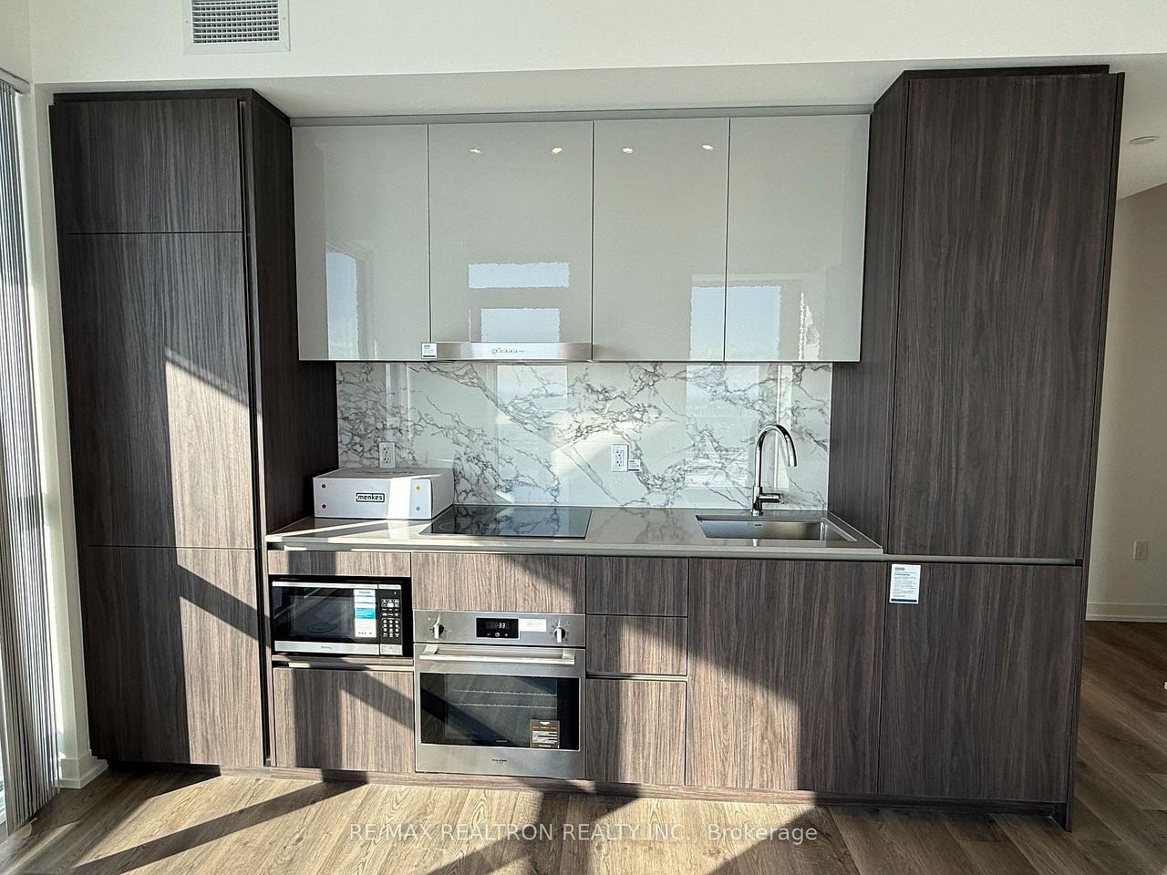 8 Interchange Way - Photo 3