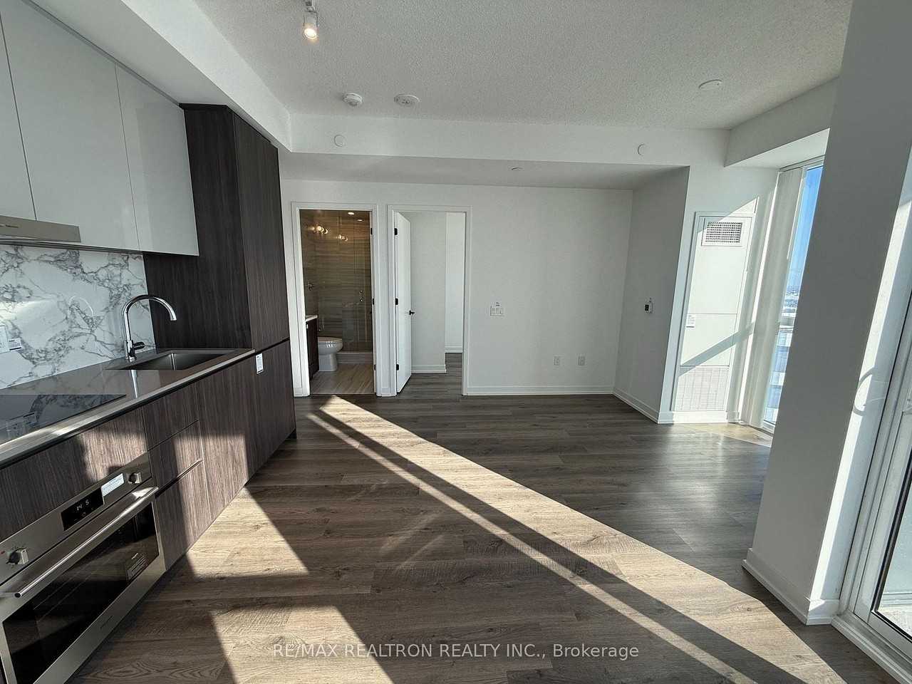 8 Interchange Way - Photo 4