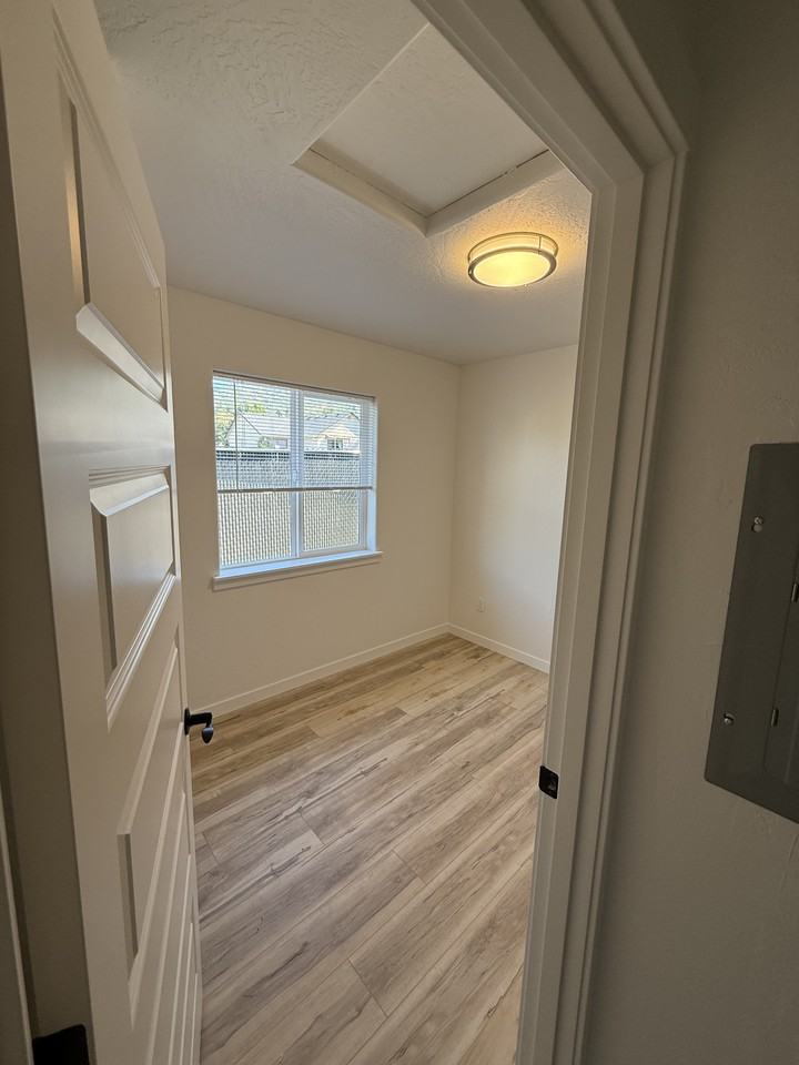 1321 Northeast 7th Street b - B #B - Photo 7 of 12
