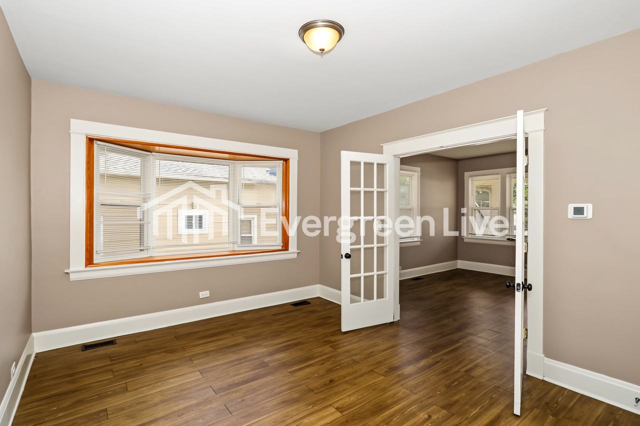 3980 Washington Ave - Photo 4 of 15