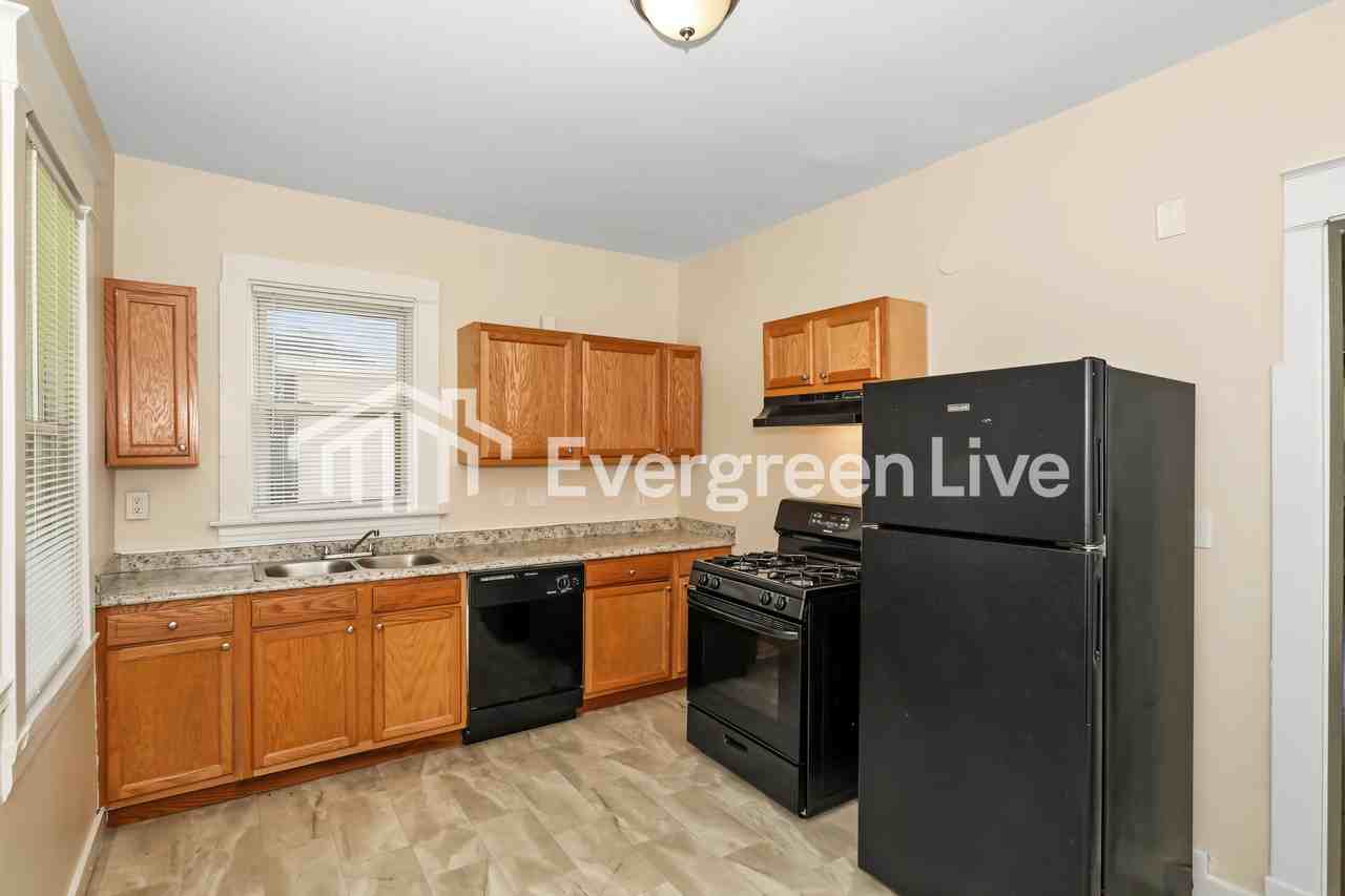 3980 Washington Ave - Photo 5 of 15