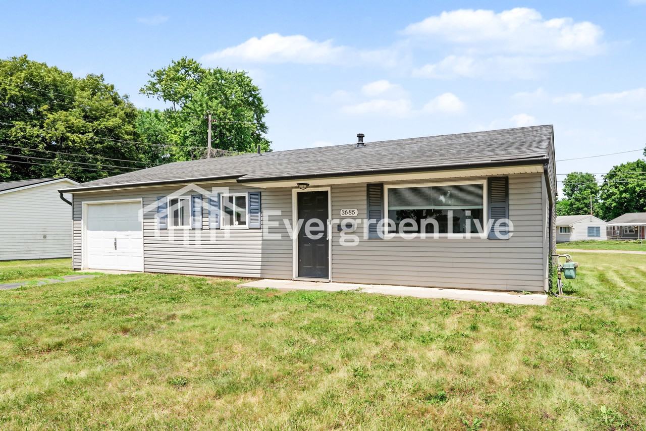 3685 Shoreline Dr - Photo 2 of 15