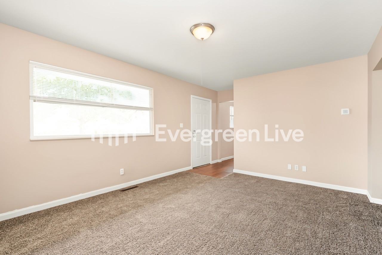 3685 Shoreline Dr - Photo 3 of 15