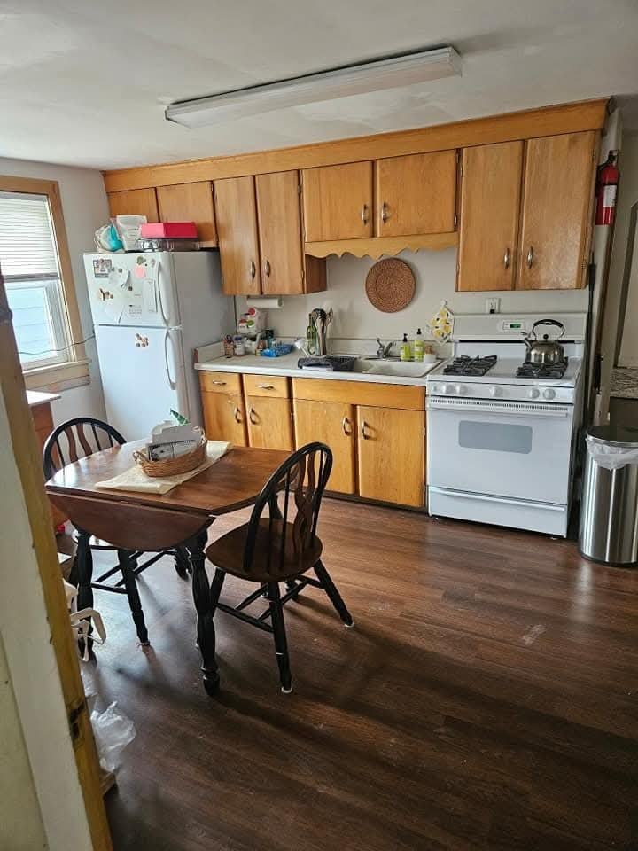 1060 Edina St - Photo 2 of 10