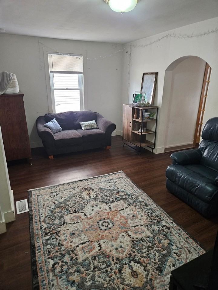1060 Edina St - Photo 5 of 10