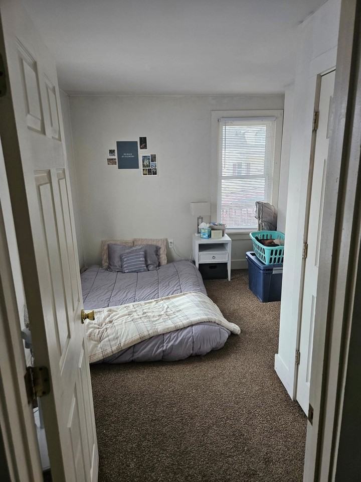 1060 Edina St - Photo 7 of 10