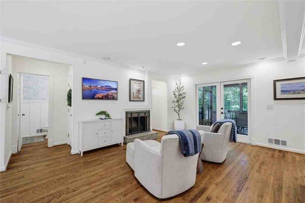 4966 Cambridge Dr - Photo 6 of 32