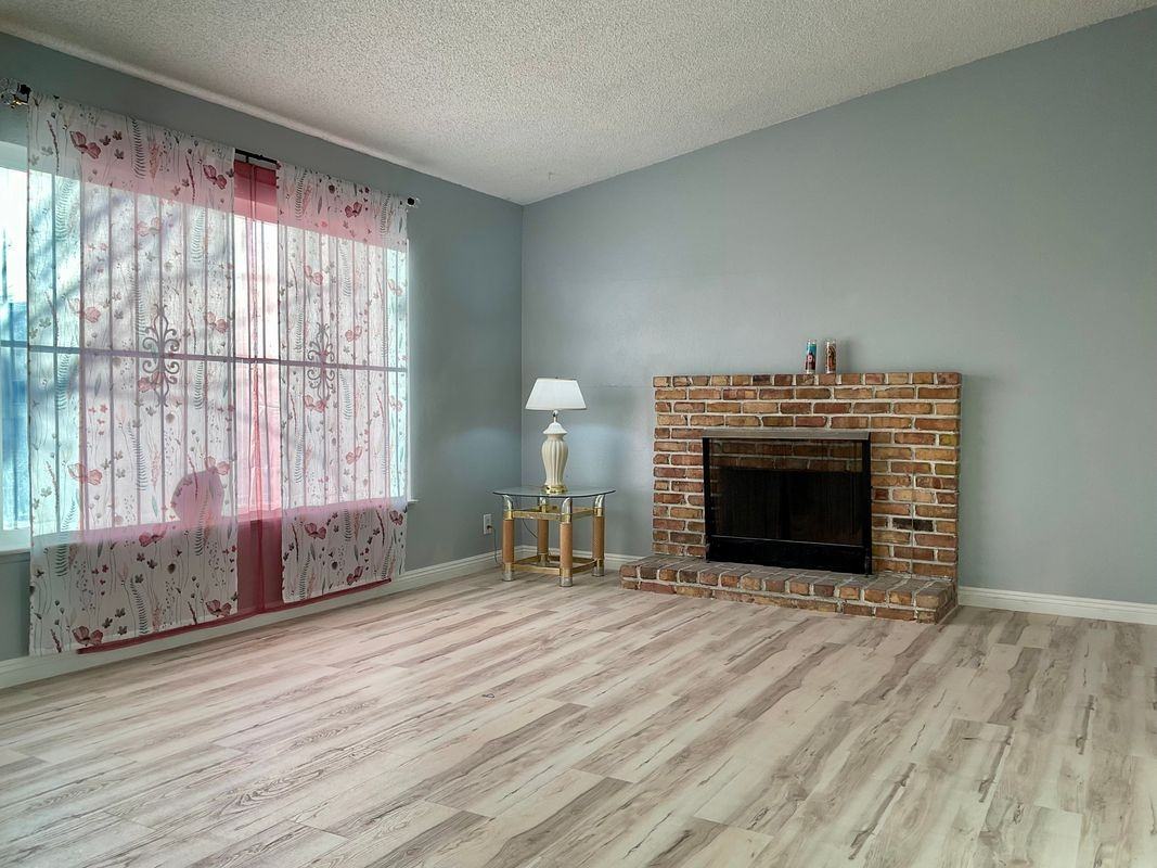 1312 N St - Photo 4 of 37