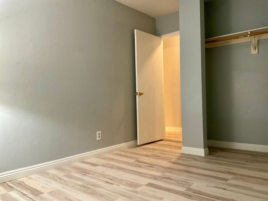 1312 N St - Photo 6 of 37