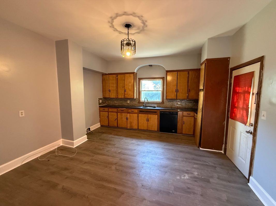 483 Auburn Ave - Photo 4 of 9